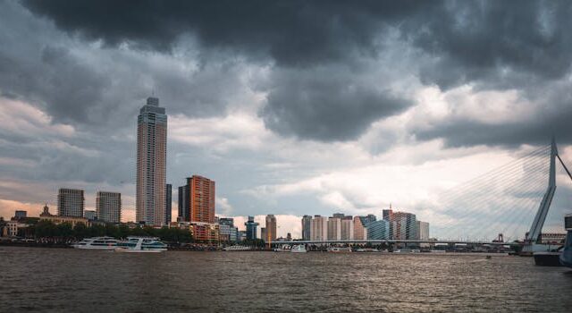 Weer Rotterdam: vandaag, per uur en 14 dagen
