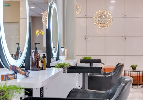 Interieur en verzorgde sfeer van een moderne lifestyle salon en spa in Rotterdam, gecombineerd met een dagje shoppen in het centrum