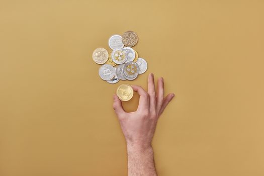 Belegger in Rotterdam bekijkt cryptoportefeuille en berekent box 3-belasting voor 2026