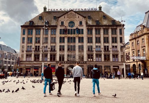 Gevel van de modewinkel in Rotterdam Centrum voor zoekopdracht telefoonnummer peek en cloppenburg rotterdam